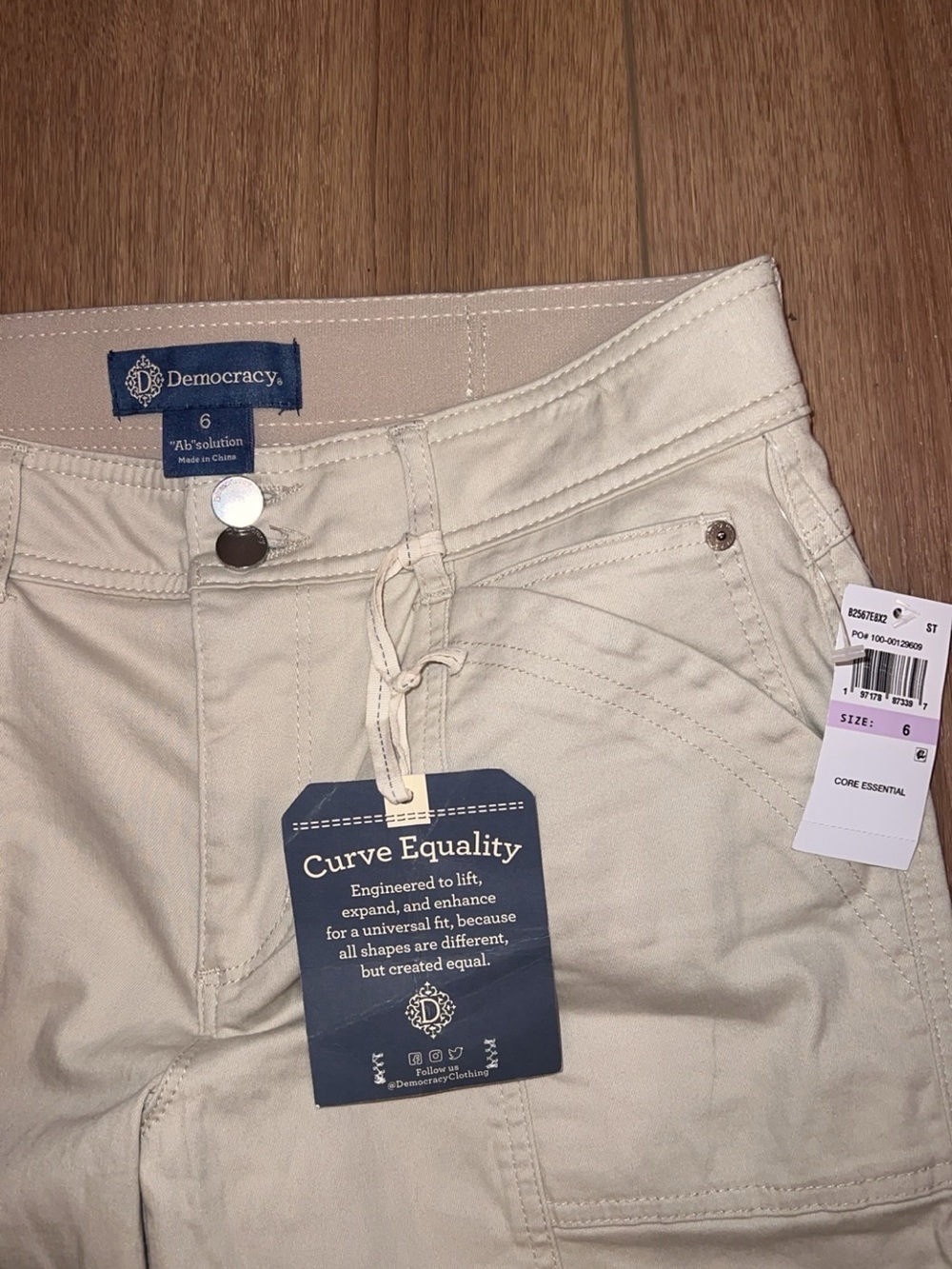 Democracy Curve Equality Cream/Tan Jeans - Size 6